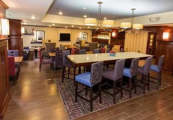 Hampton Inn Hartford/Airport