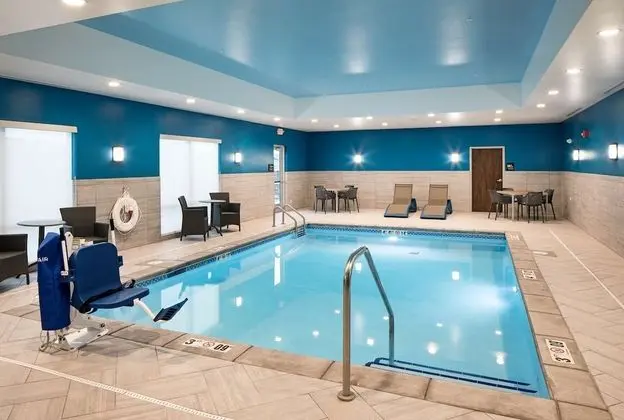 Hampton Inn Hastings - Havuz