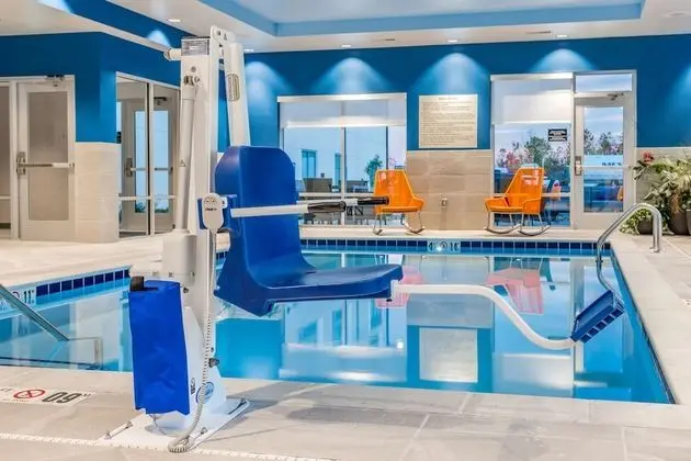 Hampton Inn by Hilton Bedford - Havuz