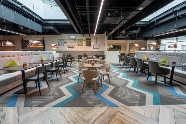 Hampton Inn by Hilton Bristol Airport - Lobi