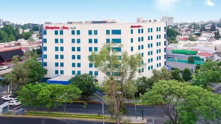 Hampton Inn by Hilton Guadalajara/Expo - Dış Mekan
