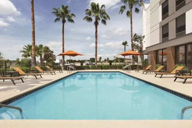 Hampton Inn Houston-Brookhollow - Havuz