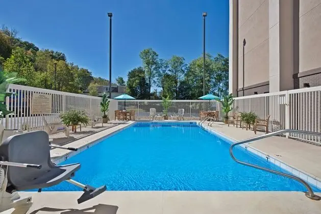 Hampton Inn Huntington/Barboursville - Havuz