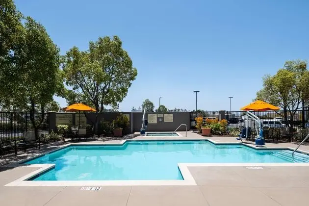 Hampton Inn Irvine/East Lake Fore - Havuz