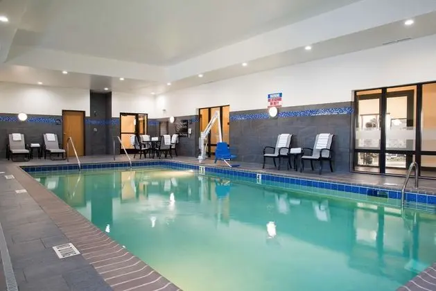Hampton Inn Kalamazoo, MI - Havuz