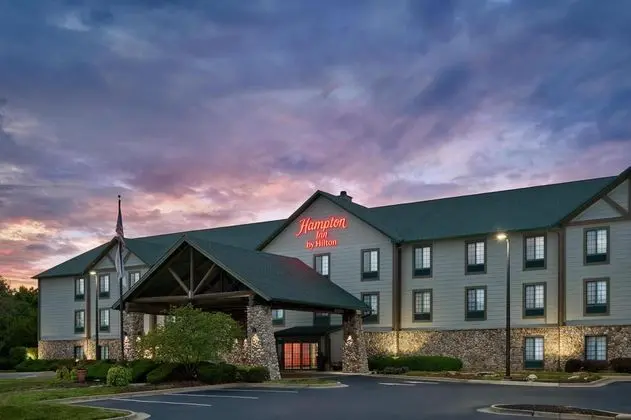 Hampton Inn Kansas City The Legends - Dış Mekan
