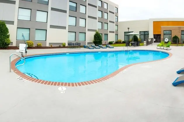 Hampton Inn Kinston - Havuz