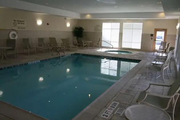 Hampton Inn La Grange - Havuz