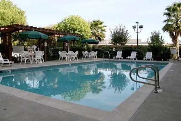Hampton Inn Livermore - Genel