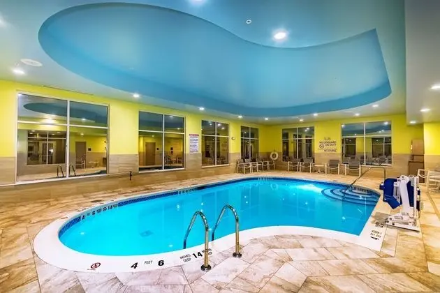 Hampton Inn Lockport, NY - Havuz