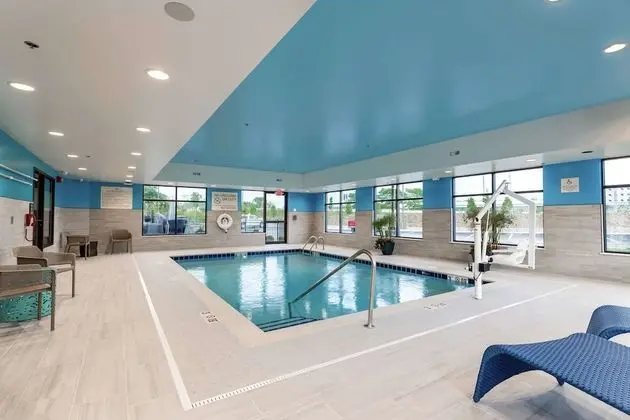 Hampton Inn Madison - Havuz