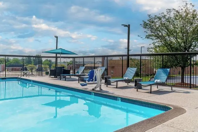 Hampton Inn Martinsburg - Havuz
