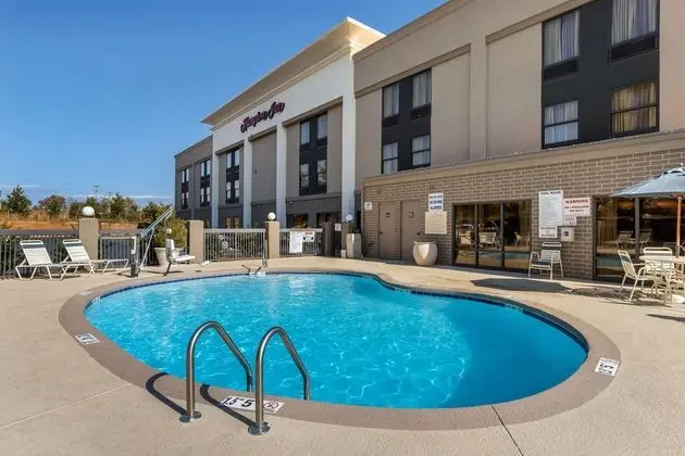 Hampton Inn Mebane - Havuz
