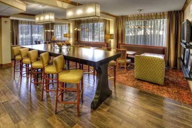Hampton Inn Memphis-Poplar - Genel