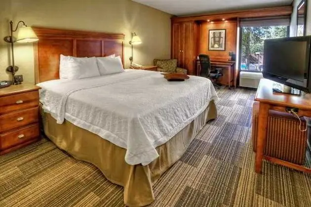 Hampton Inn Memphis-Poplar - Genel