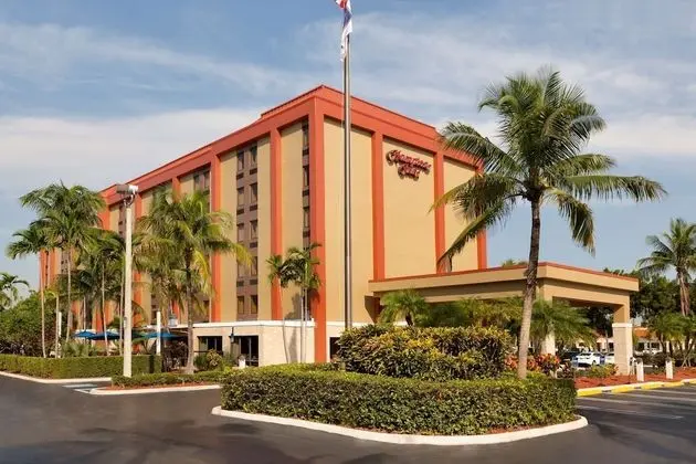Hampton Inn Miami-Airport West - Dış Mekan