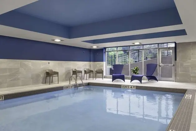 Hampton Inn Midland, On - Havuz