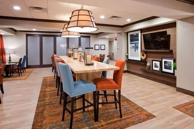 Hampton Inn Minneapolis Bloomington West - Yerinde Yemek