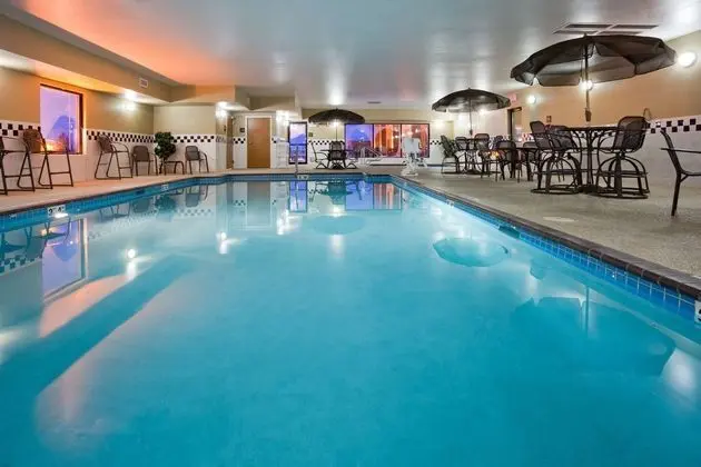 Hampton Inn Mitchell - Havuz