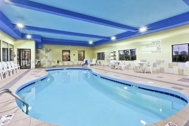 Hampton Inn Monroe - Havuz