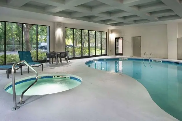 Hampton Inn Northwood - Havuz