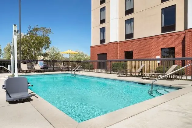 Hampton Inn Pell City - Havuz