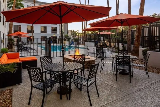 Hampton Inn Phoenix/Biltmore Area - Dış Mekan