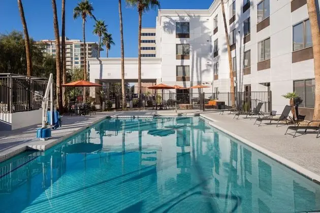 Hampton Inn Phoenix/Biltmore Area - Havuz