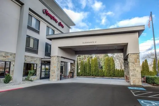 Hampton Inn Portland East - Dış Mekan