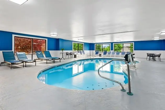 Hampton Inn Princeton - Havuz