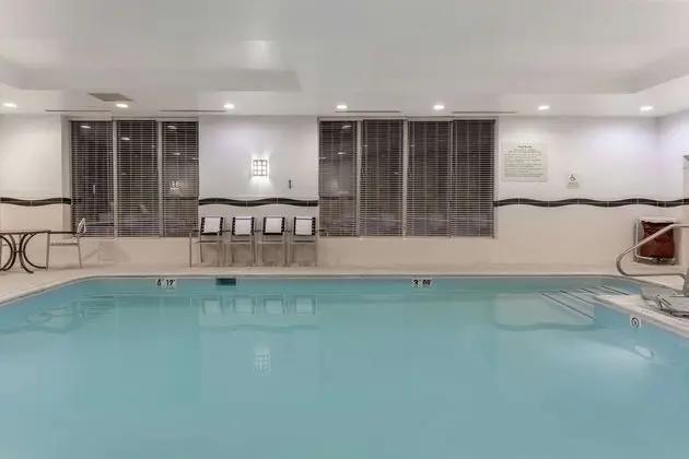 Hampton Inn Richmond - South - Havuz