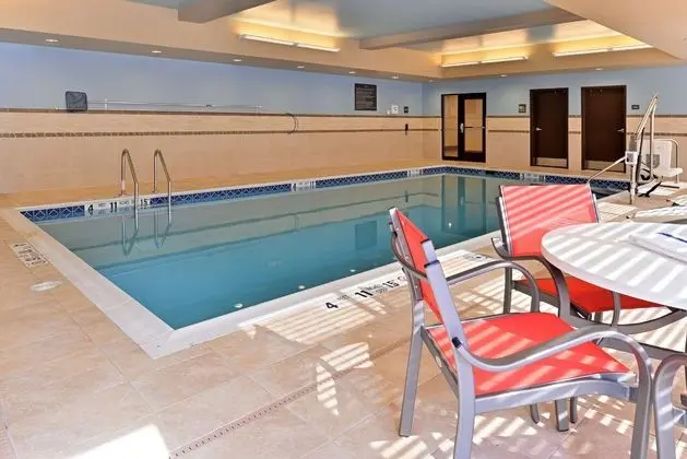 Hampton Inn Rome, NY - Havuz