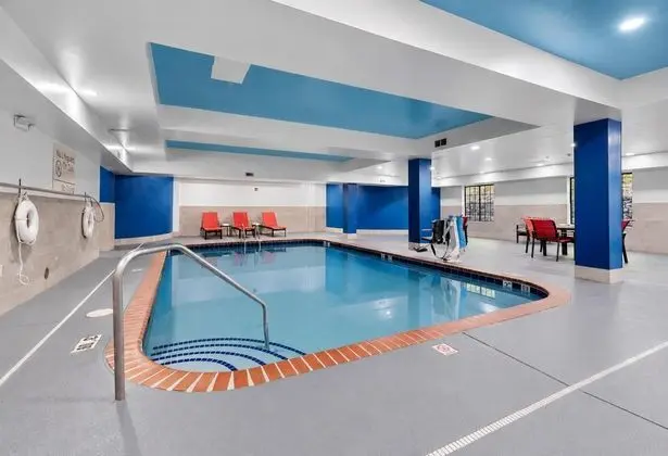 Hampton Inn Salem/Roanoke Area, VA - Havuz