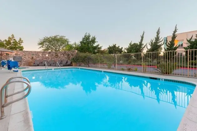 Hampton Inn San Marcos - Havuz