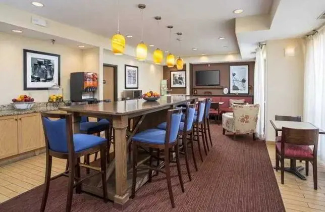 Hampton Inn Shawnee
