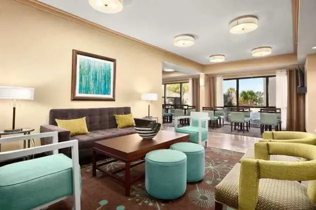 Hampton Inn Slidell - Genel