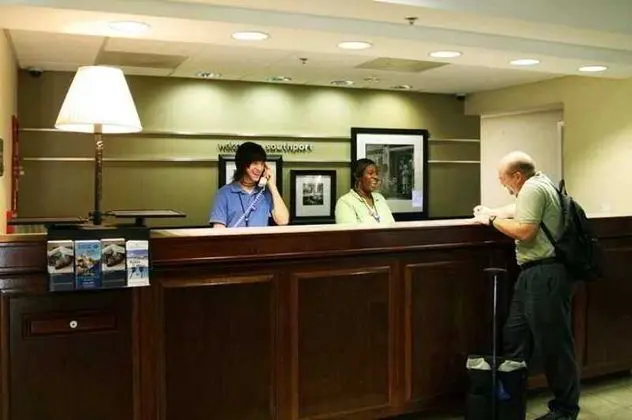 Hampton Inn Southport - Lobi