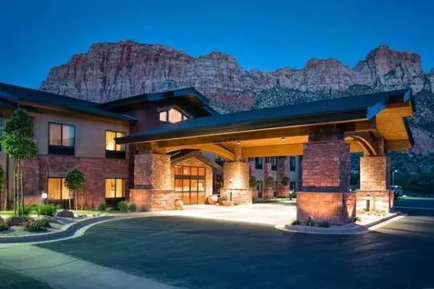 Hampton Inn Springdale Suites