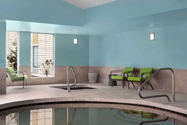 Hampton Inn Sturbridge - Havuz