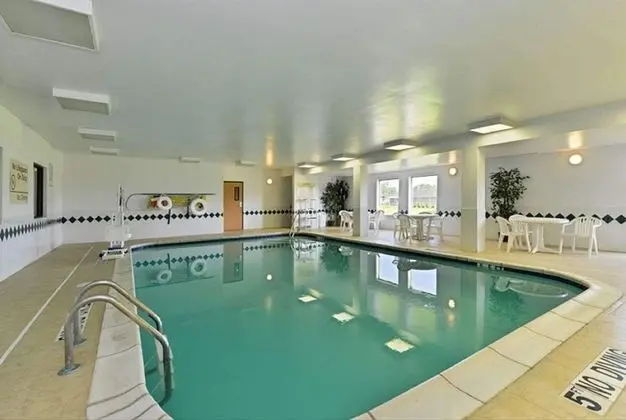 Hampton Inn Sturgis-Lagrange Area - Havuz