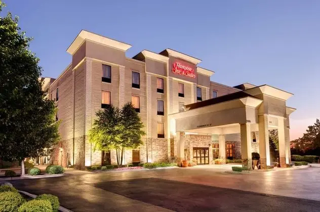 Hampton Inn & Suites Addison - Dış Mekan