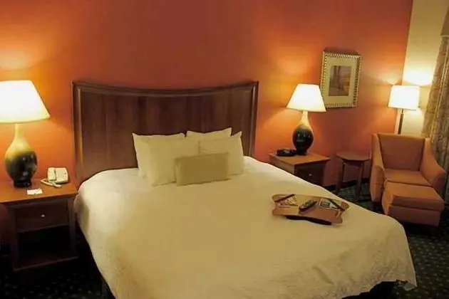 Hampton Inn & Suites Albany Airport