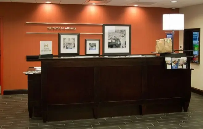 Hampton Inn and Suites Albany - Lobi
