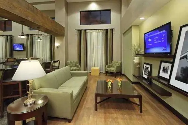 Hampton Inn & Suites Alexandria - Genel