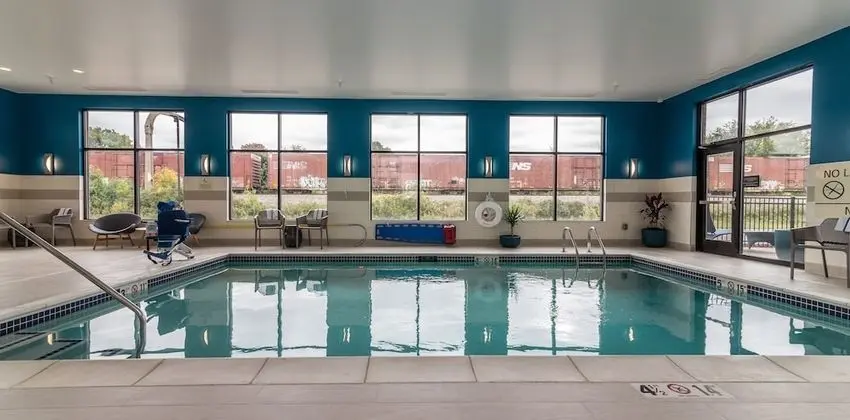 Hampton Inn & Suites Allen Park - Havuz