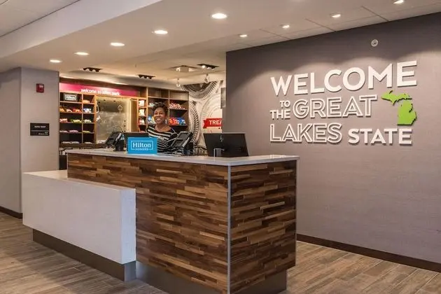 Hampton Inn & Suites Allen Park - Lobi