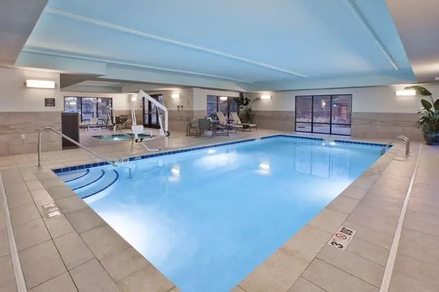 Hampton Inn & Suites Alliance, OH - Havuz