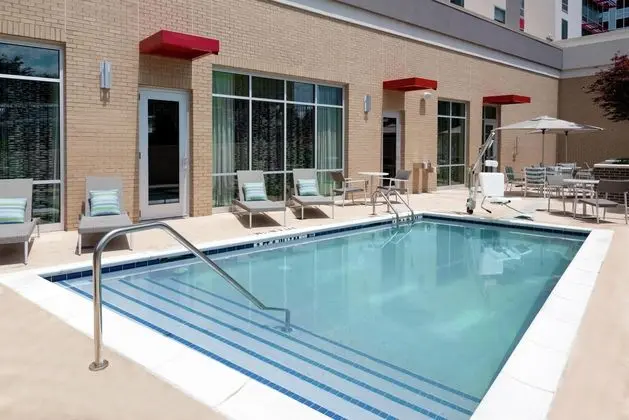 Hampton Inn & Suites Atlanta Buckhead Place, GA - Havuz