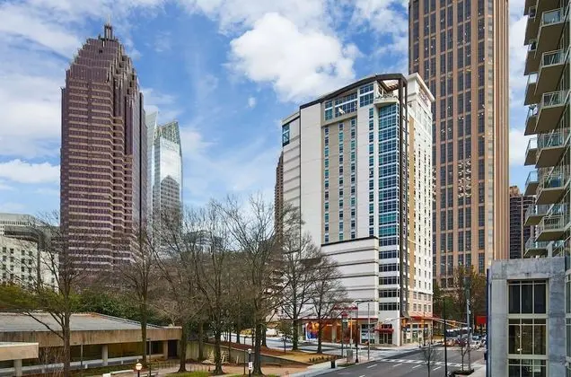 Hampton Inn & Suites Atlanta Midtown - Dış Mekan