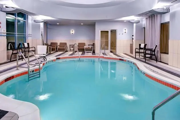 Hampton Inn and Suites Atlanta Perimeter Sterling - Havuz